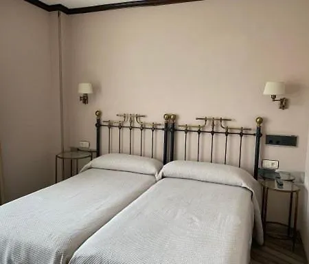 洛斯莫利诺斯酒店 *